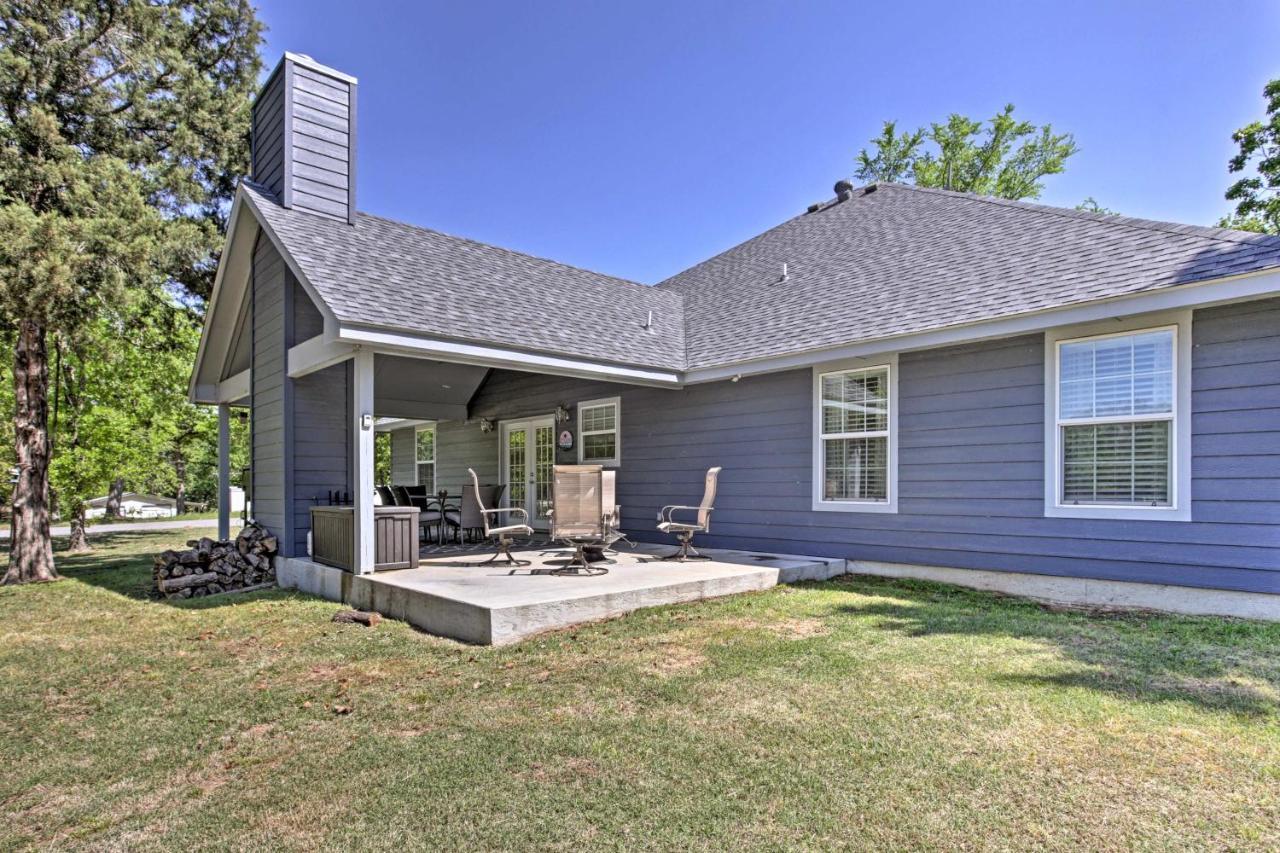 Modern Retreat With Gas Grill - Walk To Lake Texoma! Kingston Exterior photo